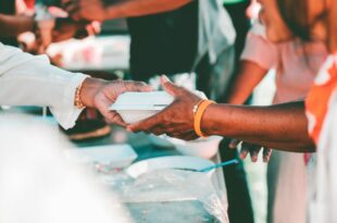 Warm food for the poor and homeless: the concept of giving to he